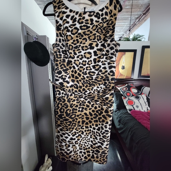 Animal Print Dress fully lined midi length dress size 12 w/pleats at the waist - Picture 1 of 6